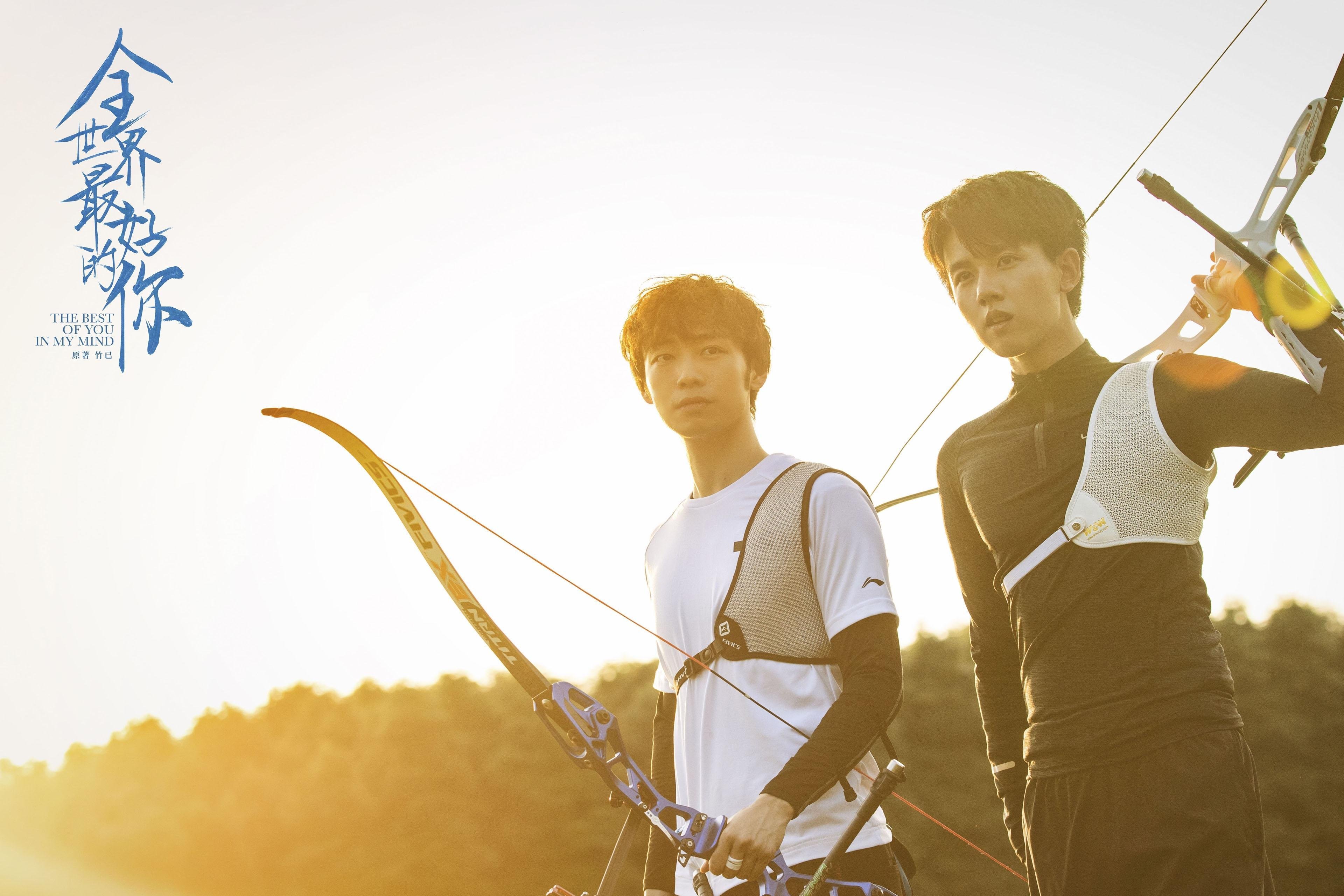 _趣味龙舟比赛:激荡江面团结协作_,龙舟表演赛