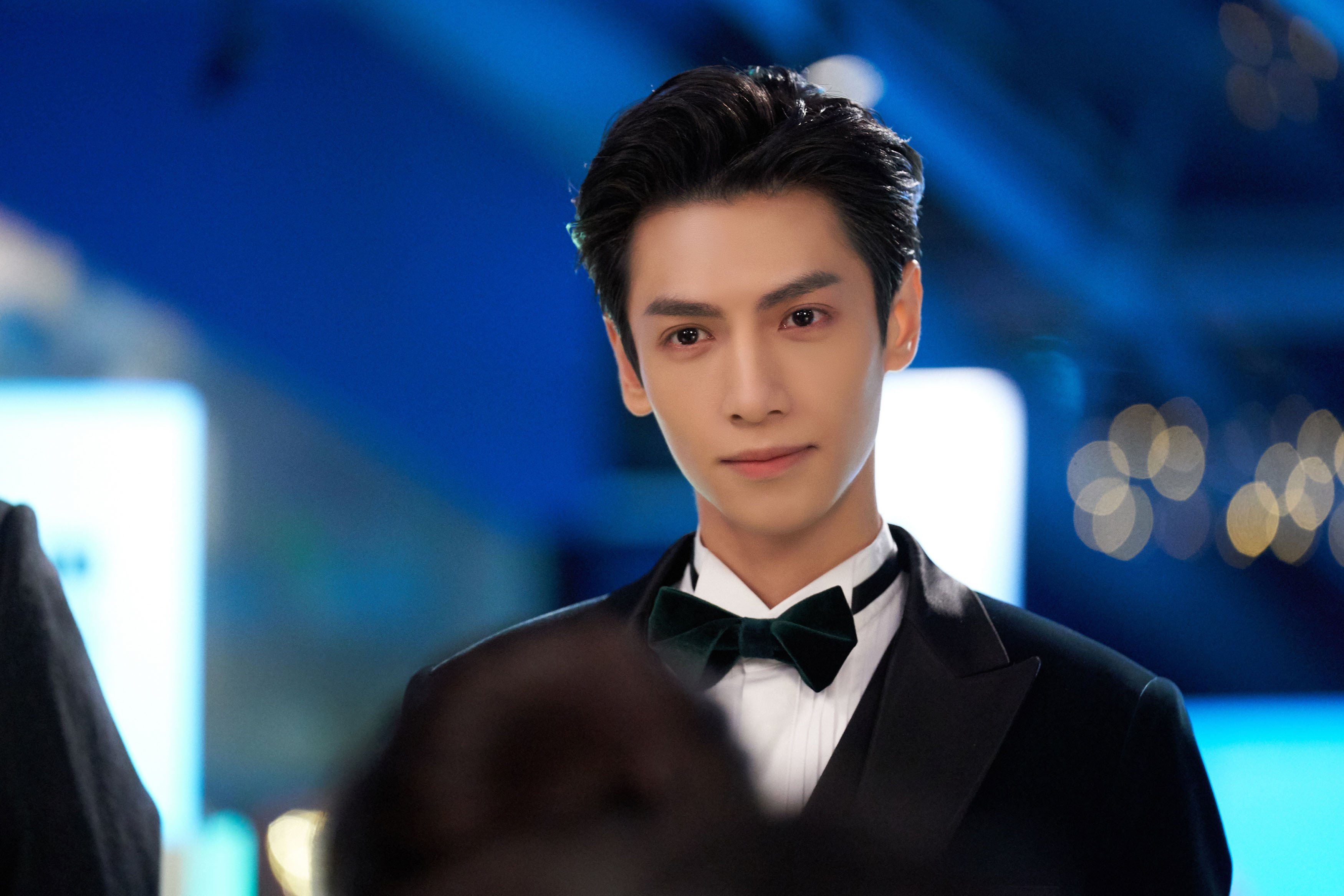 熊猫体育在线官网-空中云端瑜伽，现代运动与养生新潮流，空中瑜伽视频教学讲解