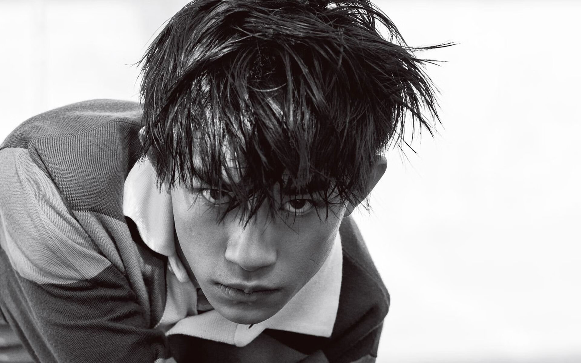 熊猫体育APP-赛场压力山大：车手们的心理调适秘诀，赛车行驶时对地面的压力