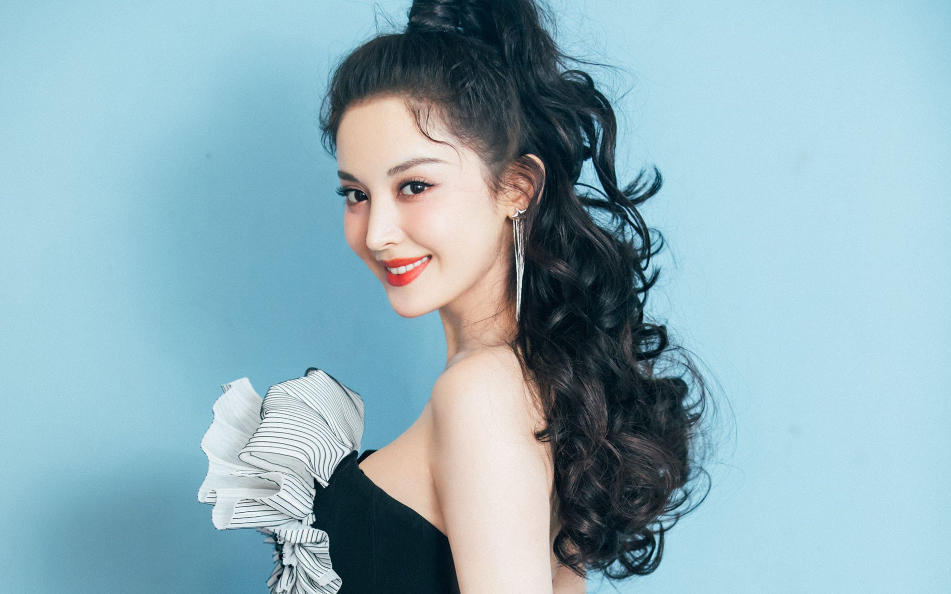 熊猫体育网址-法兰克福前场逼抢激发防线失误，法兰克福最近战绩