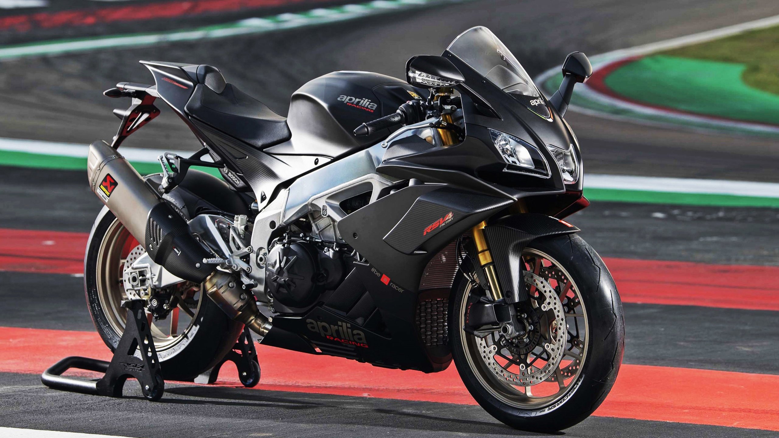 边路传球向中路内切是否成为进攻主旋律，边路接球