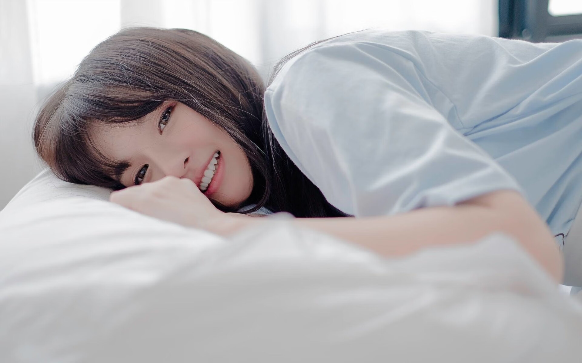 朱婷现身大学讲座鼓励热爱体育，朱婷接受采访视频2020